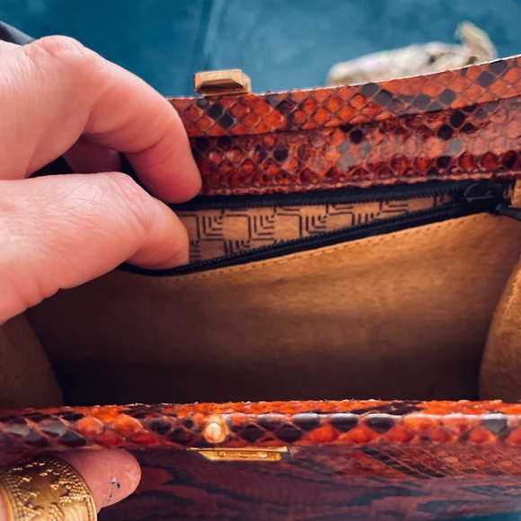 Vintage Leather Clutch โฅ๏ธ ๐ ๐ซ - Picture 5 of 7